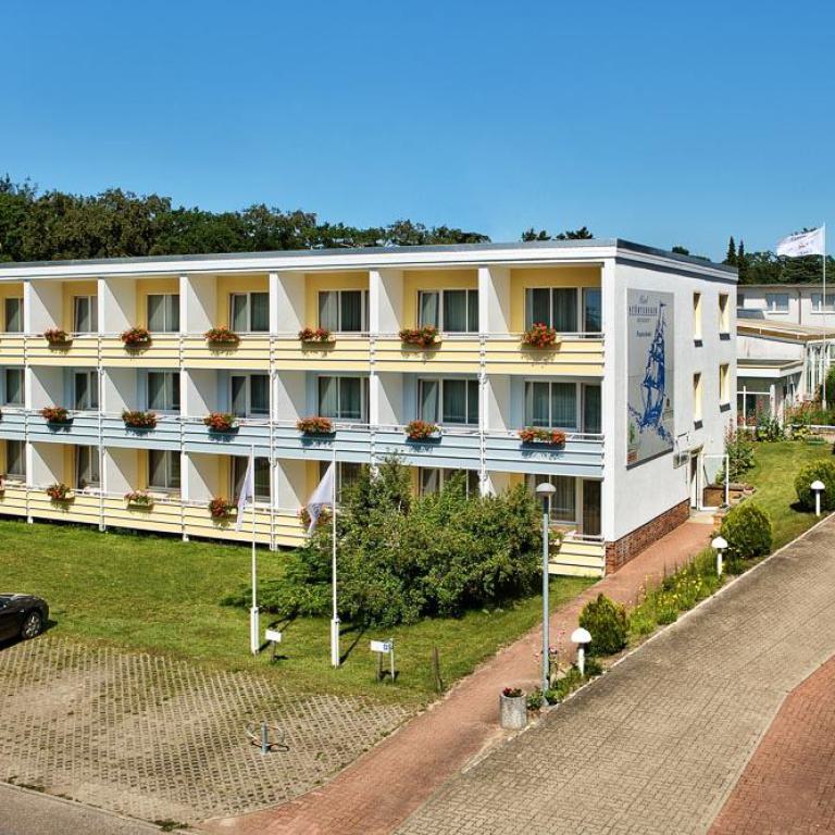 hotel störtebeker, baabe, außenansicht, unterkunft, rügen, hotelgebäude