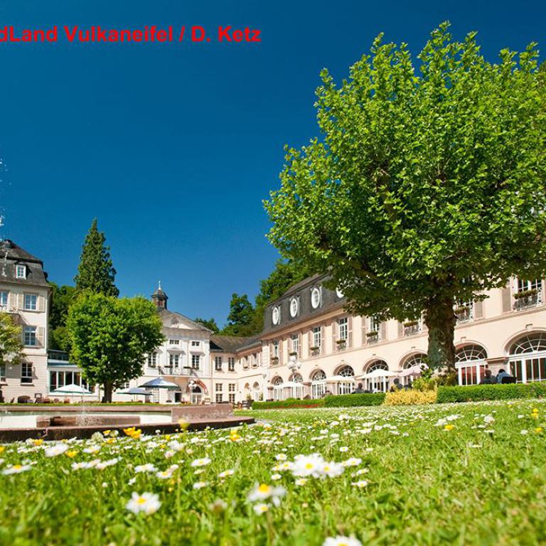 bad bertrich, gesundland vulkaneifel, kurpark, brunnen, historische gebäude, frühling,
