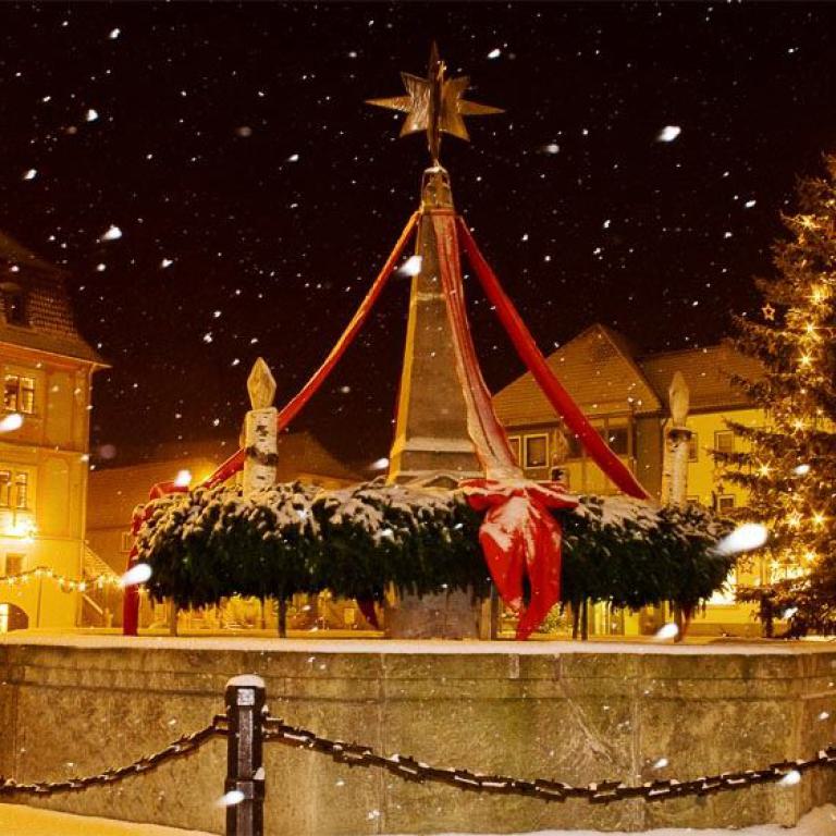 bad königshofen, weihnachten, adventszeit, marktplatz, brunnen, lichter, schnee,