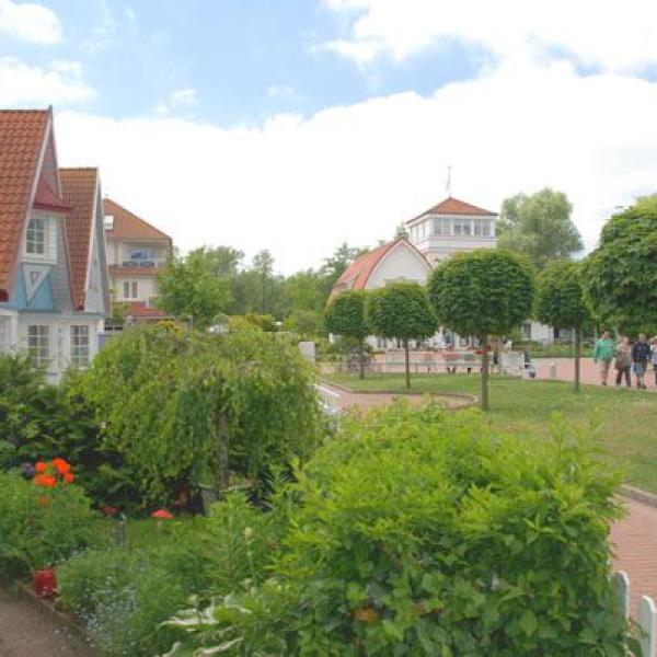 boltenhagen, promenade, kurpark, ostsee, bäume, kurhaus, spazierengehen, urlaubsort, rosen, gartenanlage,