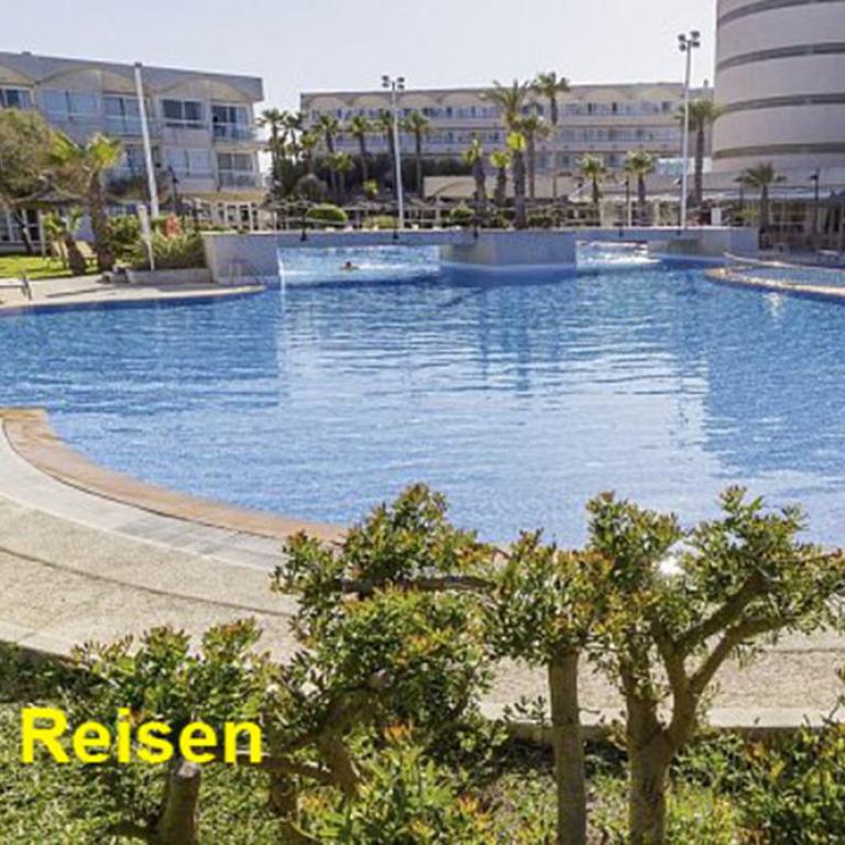 can picafort, mallorca, hotelanlage, großer pool, its reisen, urlaub, ferienhotel, spanien,
