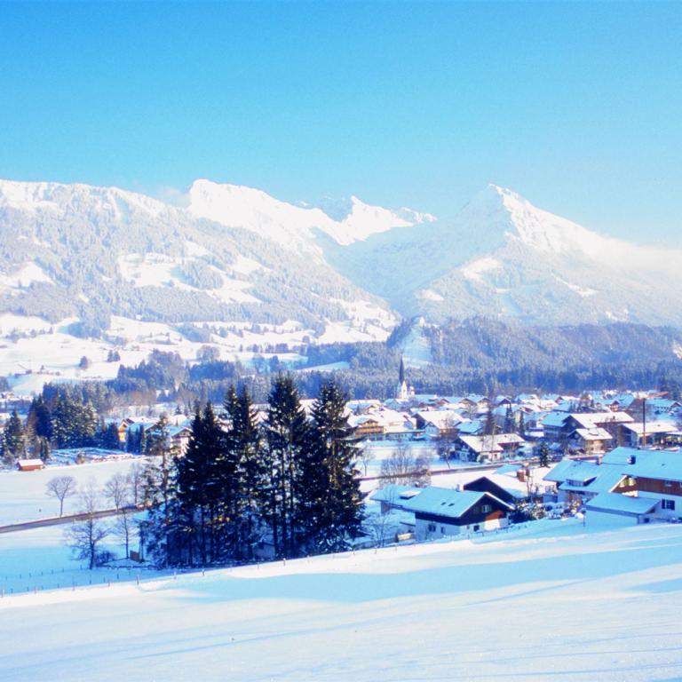 fischen im allgäu, winterlandschaft, schnee, rubihorn, berge, alpen, dorf, allgäuer alpen,