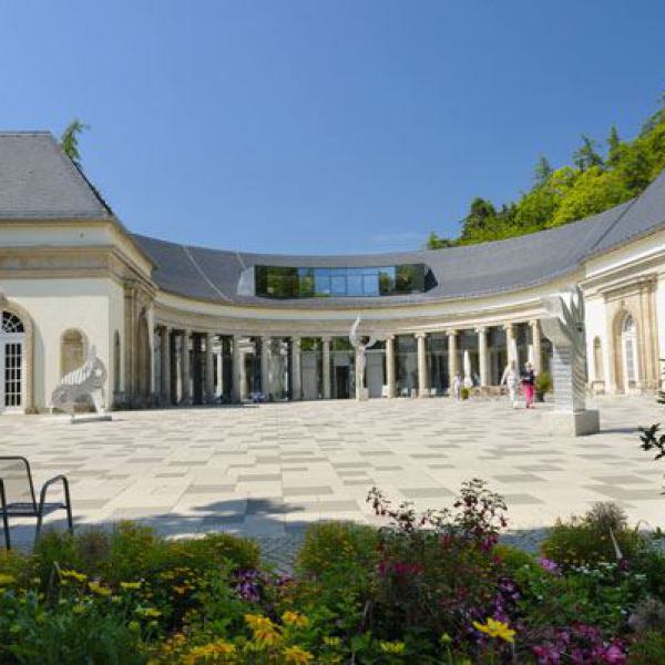 wandelhalle, historisch, säulen, architektur, kurort, innenraum, decke, licht, entspannung, seniorenreise