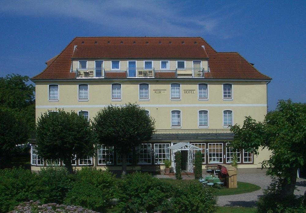 Hotel Steenbock in Kellenhusen – strandnah gelegen an der Ostsee hotel, kellenhusen, außenansicht, balkon, ostsee, unterkunft, urlaub, fassade, strandnähe, seniorenreise