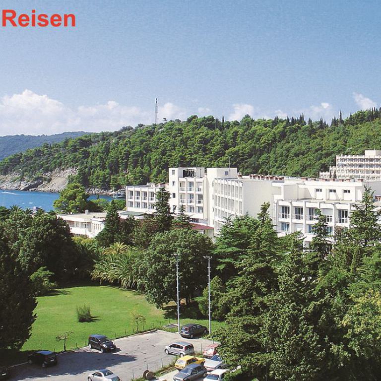 montenegro, beach resort, awo, seniorenreisen, adria, meer, strand, urlaub, erholung, hotelanlage,