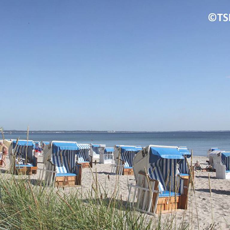 strandkörbe, timmendorfer strand, meer, sand, sommer, urlaub, nordsee, küste, tourismus, entspannung