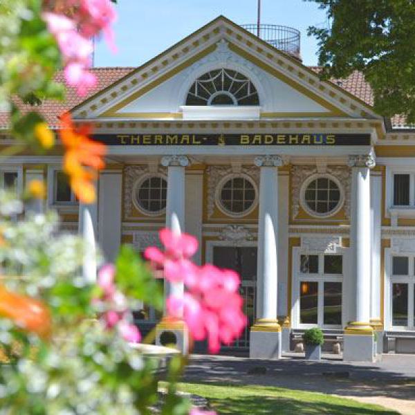 thermal-badehaus, gebäude, heilbad, wellness, kur, architektur, gesundheitszentrum, entspannung,