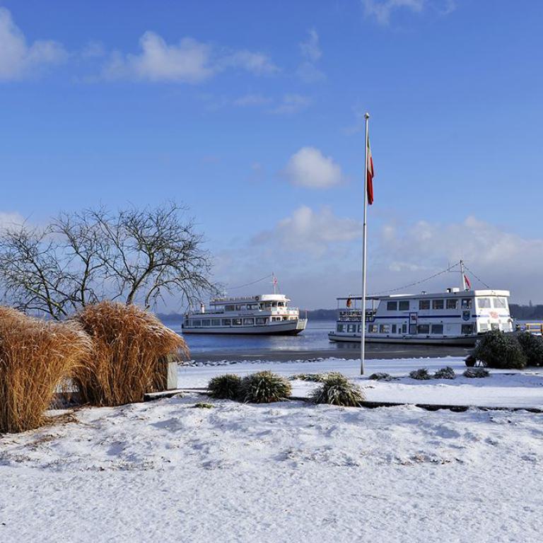 Zwischenahner Meer, Winter, Bad Zwischenahn, Niedersachsen, zugefrorener See, Schnee, Eisschicht, 